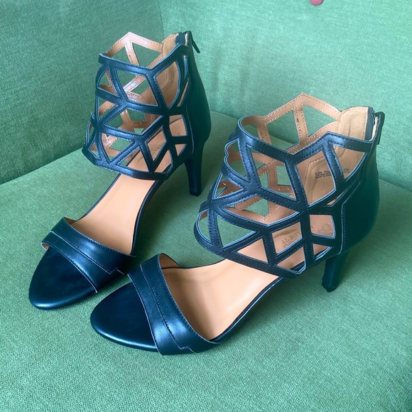 Black Aerosoles Heelrest - Picture 1 of 4